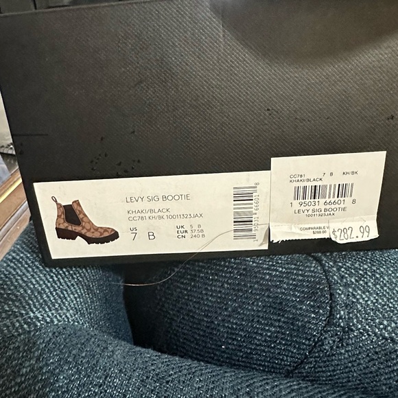 Coach signature leather levy sig bootie size 7 - Picture 2 of 3